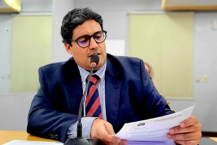 Vereador Chic&atilde;o Vianna busca apoio de Nelsinho Trad para viabilizar voo direto para Santa Cruz