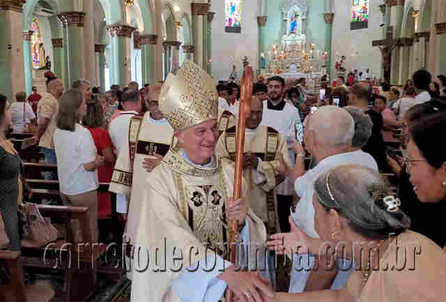 Monsenhor Jo&atilde;o Batista &eacute; ordenado e toma posse como o 15&ordm; Bispo da Diocese de Corumb&aacute;