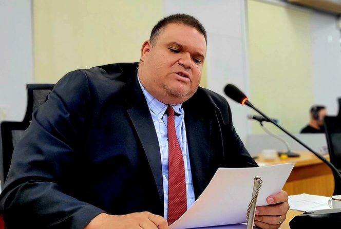 Emenda do vereador Jovan disp&otilde;e sobre contagem e suspens&atilde;o de prazos administrativos