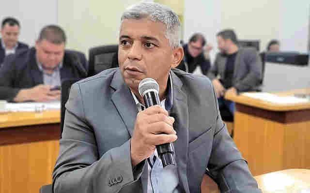 Edinaldo cobra provid&ecirc;ncias em rela&ccedil;&atilde;o &agrave; falta de professores em Porto Esperan&ccedil;a