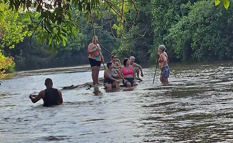 Grupo de ex-estudantes da d&eacute;cada de 70  vive grande aventura no Rio Aquidauana 