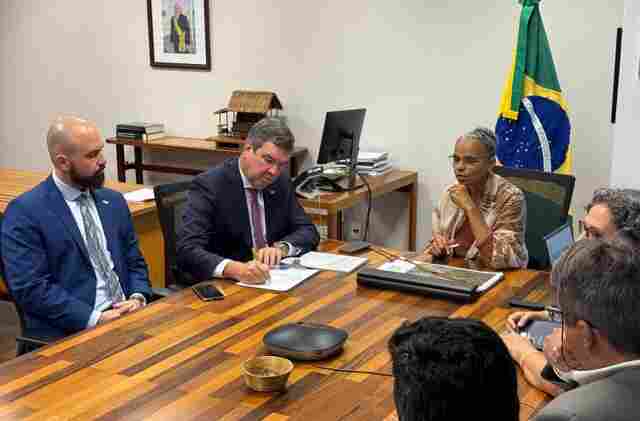 Governo de MS discute em Bras&iacute;lia a&ccedil;&otilde;es de preven&ccedil;&atilde;o a inc&ecirc;ndios e dragagem do Rio Paraguai