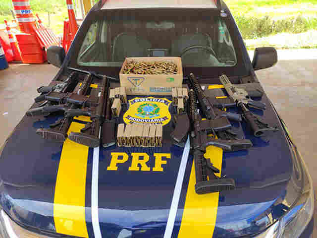 PRF apreende 587 Kg de coca&iacute;na, 6 fuzis e muni&ccedil;&otilde;es que sa&iacute;ram de Corumb&aacute; com destino a S&atilde;o Paulo