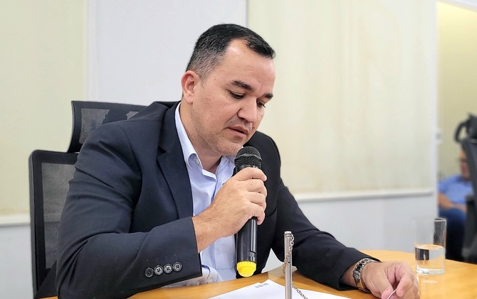 Projeto de Lei do vereador Marcelo Ara&uacute;jo cria redes de apoio para fam&iacute;lias com pessoas com TEA