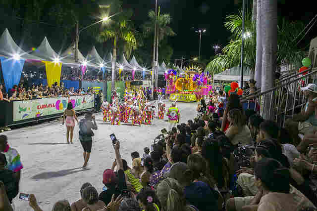 Celebrando o Eldorado do Sert&atilde;o, Imp&eacute;rio do Morro leva quase 800 foli&otilde;es para avenida