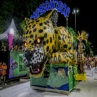 Caprichosos de Corumb&aacute; encerra desfiles contando a sabedoria ancestral