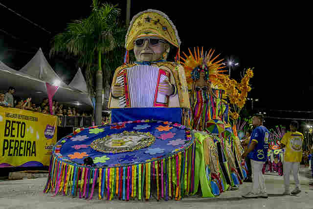 Major Gama exalta a cultura corumbaense em desfile no Carnaval 2025
