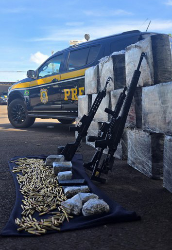 PRF apreende 314 Kg de maconha, fuzis e munições em Campo Grande 