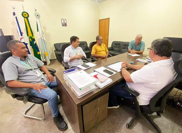 Prefeitura de Ladário e ENERGISA discutem projetos para a iluminação pública no Município