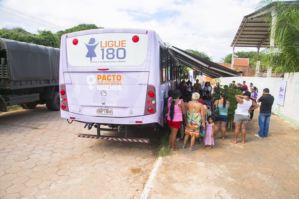 Em Albuquerque, Ônibus Lilás leva atendimentos para zona rural de Corumbá