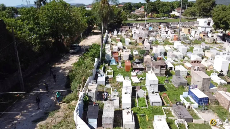 Prefeitura de Ladário realiza mutirão para limpeza do Cemitério Municipal