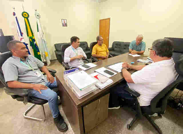 Prefeitura de Lad&aacute;rio e ENERGISA discutem projetos para a ilumina&ccedil;&atilde;o p&uacute;blica no Munic&iacute;pio