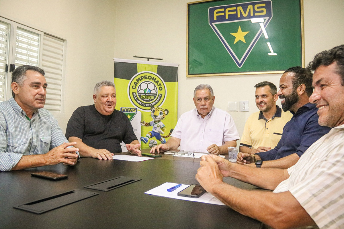Trof&eacute;us do Estadual 2025 s&atilde;o revelados em reuni&atilde;o na FFMS e impressionam dirigentes de clubes