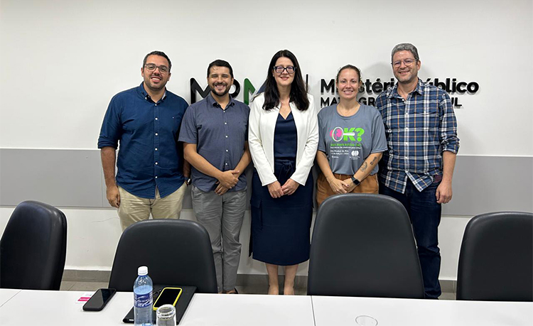 Promotora de Justi&ccedil;a debate melhorias no transplante renal em reuni&atilde;o com equipe da Santa Casa