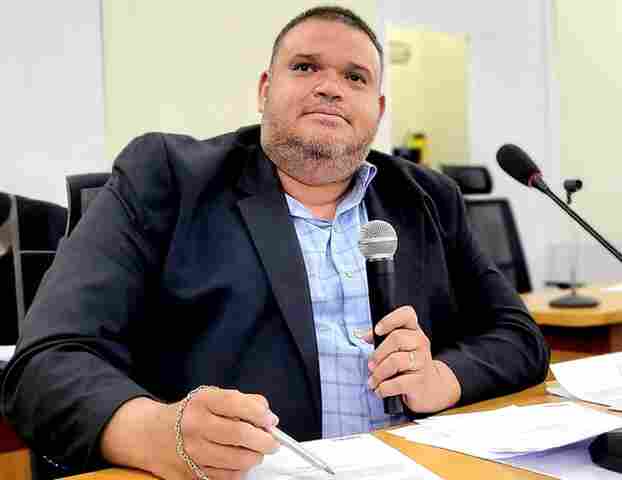 Vereador Jovan pede desobstru&ccedil;&atilde;o de boca de lobo existente no Bairro Universit&aacute;rio