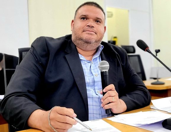 Vereador Jovan pede desobstrução de boca de lobo existente no Bairro Universitário