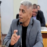 Vereador Edinaldo Neves cobra empresa por servi&ccedil;o mal realizado na Escola Carlos C&aacute;rcano