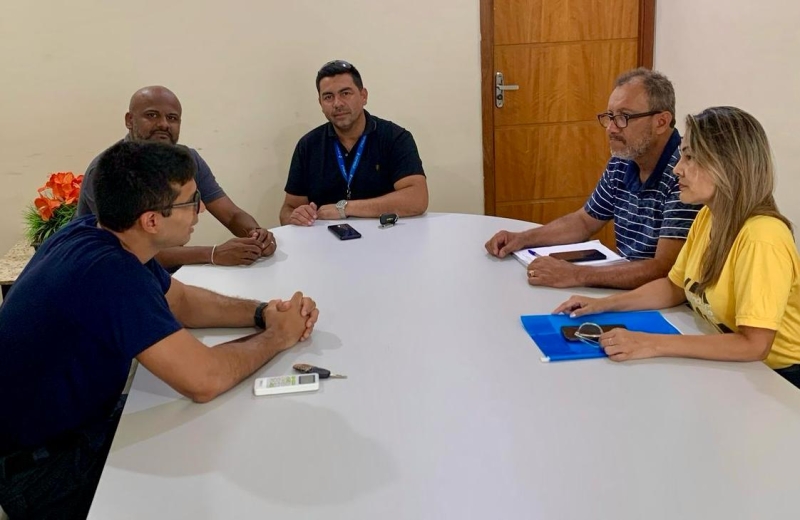 Prefeitura de Lad&aacute;rio e SANESUL se re&uacute;nem para discutir opera&ccedil;&atilde;o 'Tapa Buraco'