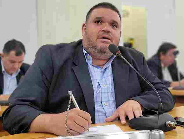 Vereador Jovan cobra revitaliza&ccedil;&atilde;o de pra&ccedil;a para atender comunidade do Bairro Popular Nova