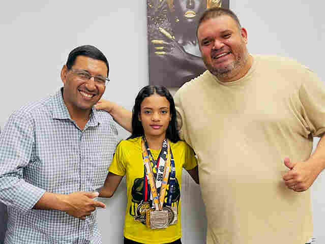 Vereador Jovan Temeljkovitch recepciona jovem atleta corumbaense destaque do jiu-jitsu 