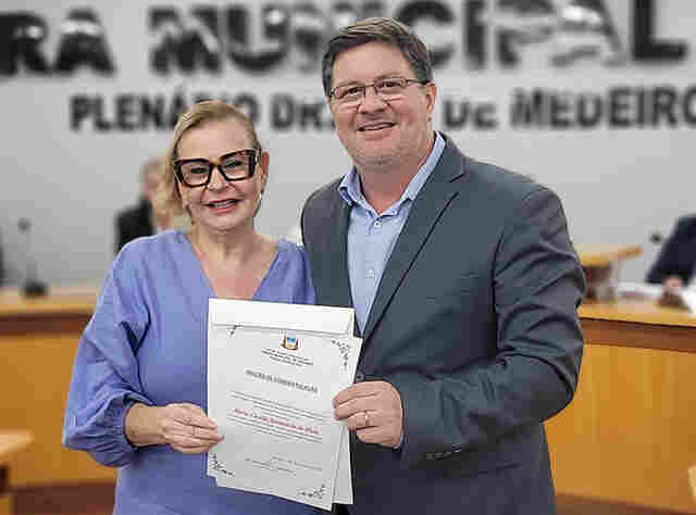 C&acirc;mara homenageia Maria Cec&iacute;lia pelos relevantes servi&ccedil;os prestados &agrave; educa&ccedil;&atilde;o