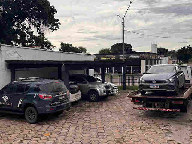 Ve&iacute;culo com boletim de ocorr&ecirc;ncia de apropria&ccedil;&atilde;o ind&eacute;bita foi recuperado em trilha clandestina na fronteira 
