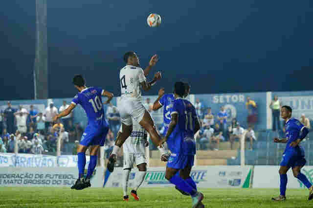 Oper&aacute;rio marca no fim e sai na frente do Ivinhema na final do Campeonato Sul-Mato-Grossense
