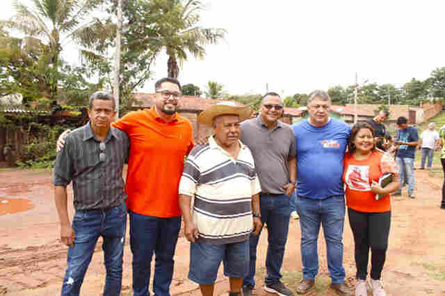 A&ccedil;&atilde;o 'Prefeito nos Bairros' tem in&iacute;cio no bairro Nova Alian&ccedil;a, mesmo debaixo de chuva
