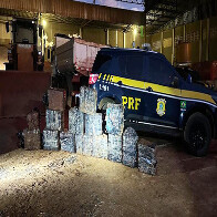 PRF apreende 452 Kg de coca&iacute;na escondidos em carga de min&eacute;rio de ferro na BR-262 