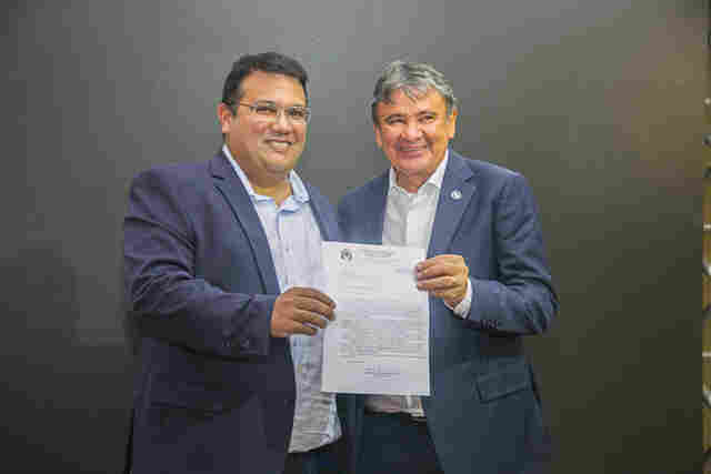 Prefeito e ministro confirmam amplia&ccedil;&atilde;o dos servi&ccedil;os da Casa do Migrante e Fronteira