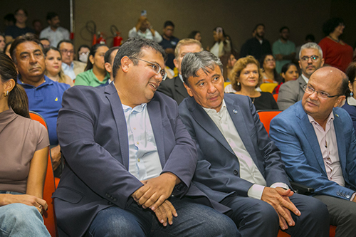 Prefeito e ministro confirmam amplia&ccedil;&atilde;o dos servi&ccedil;os da Casa do Migrante e Fronteira
