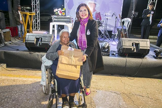 Pr&ecirc;mio Hel&ocirc; Urt homenageia personalidades que valorizam atua&ccedil;&atilde;o feminina na sociedade