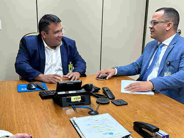 No DF, prefeito trata de investimentos em sa&uacute;de e energia limpa para Corumb&aacute;