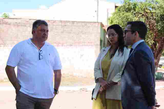 Promotores P&uacute;blicos e Prefeito de Lad&aacute;rio visitam pr&eacute;dio para futura instala&ccedil;&atilde;o da Guarda Municipal