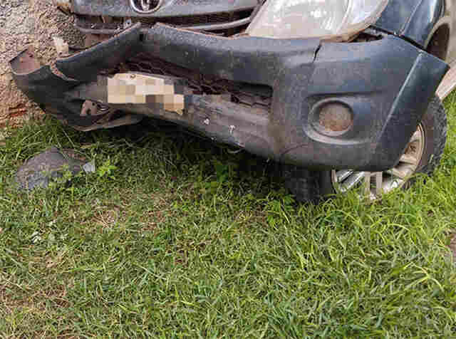 Duas pessoas ficam feridas ap&oacute;s colis&atilde;o entre dois carros no bairro Cristo Redentor