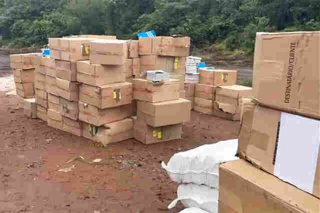 V&Iacute;DEO: Receita Federal e PRF apreenderam 15.544 pares de Cal&ccedil;ados falsificados em Estacionamento no Anel Vi&aacute;rio de Corumb&aacute;
