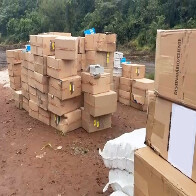 V&Iacute;DEO: Receita Federal e PRF apreenderam 15.544 pares de Cal&ccedil;ados falsificados em Estacionamento no Anel Vi&aacute;rio de Corumb&aacute;