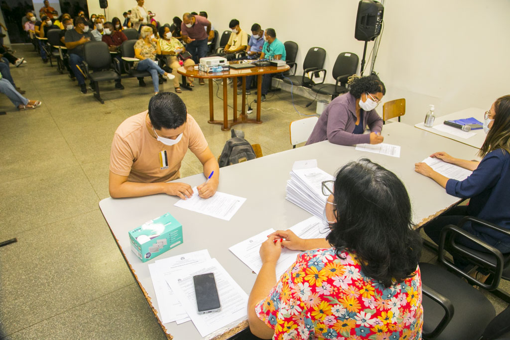Com mais 32 aprovados em concurso público, Prefeitura dá sequência à posse de servidores