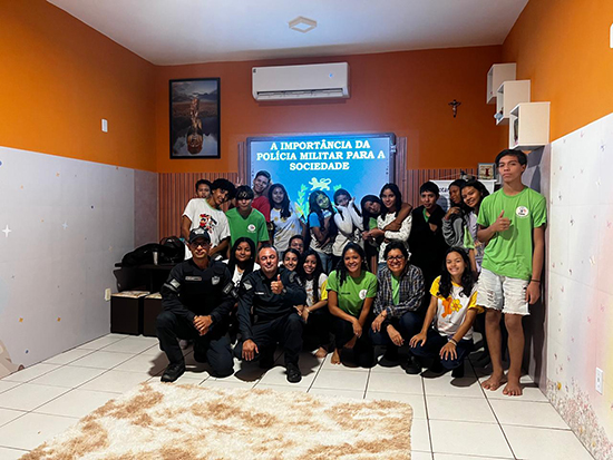 PM realiza palestra no CAIJ sobre segurança digital e prevenção à violência contra crianças e adolescentes