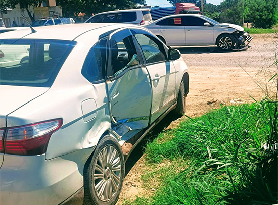 Batida entre veículos deixa três feridos no bairro Aeroporto em Corumbá