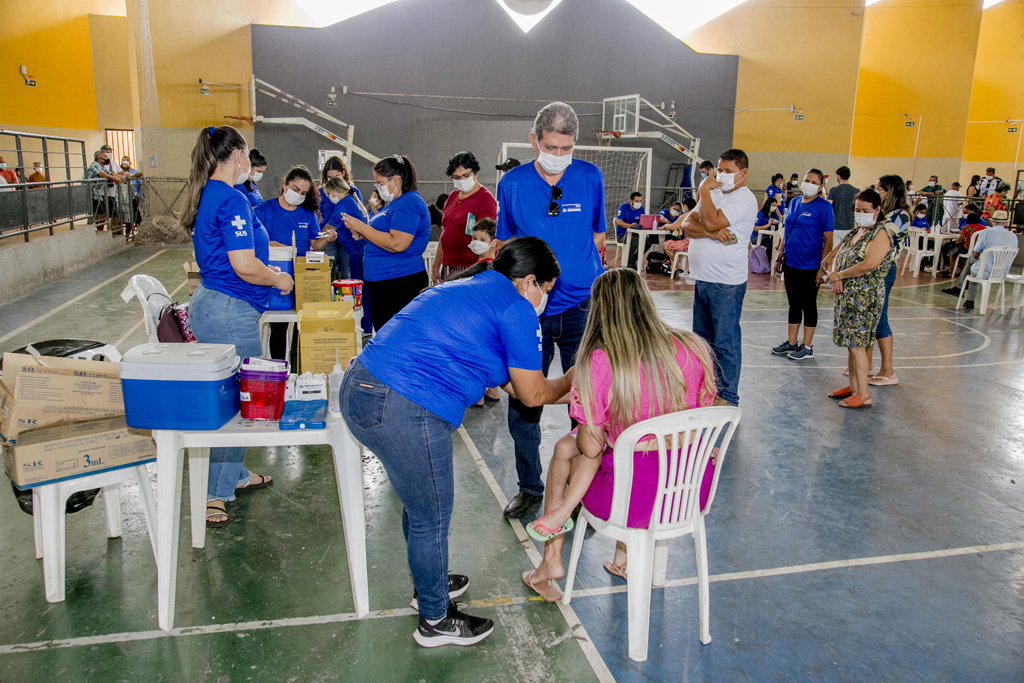 Em quatro dias de vacinação no Poliesportivo foram aplicadas mais de 5 mil doses de Covid e Influenza