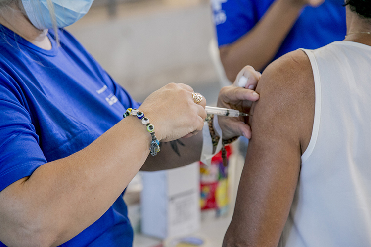 Dia D: vacinação contra influenza, para grupos prioritários, acontece sábado, dia 10