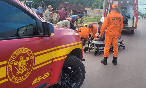 Motociclista sofre queda após desviar de um cachorro no bairro Padre Ernesto Sassida
