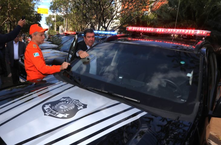 Governo de MS entrega viaturas e equipamentos para combate aos inc&ecirc;ndios no Pantanal e Pol&iacute;cia Penal