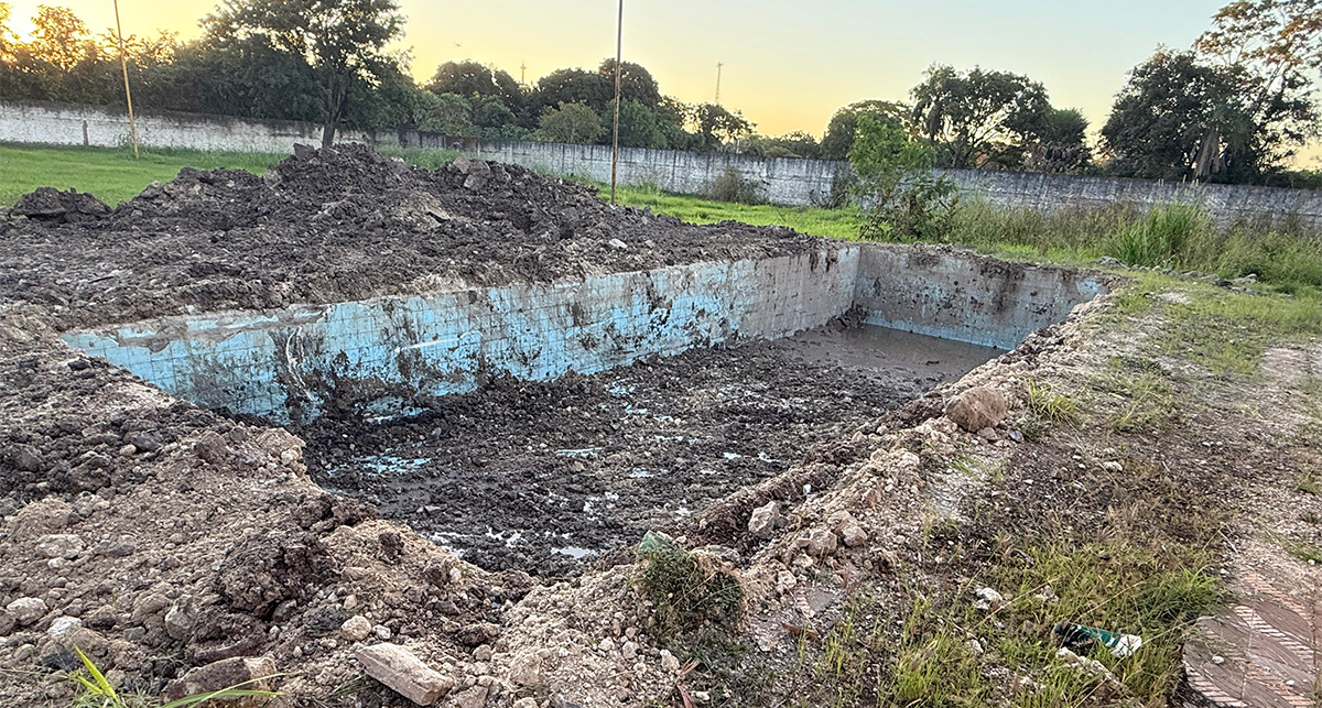Prefeitura de Ladário inicia recuperação da piscina do CRAS após anos de abandono