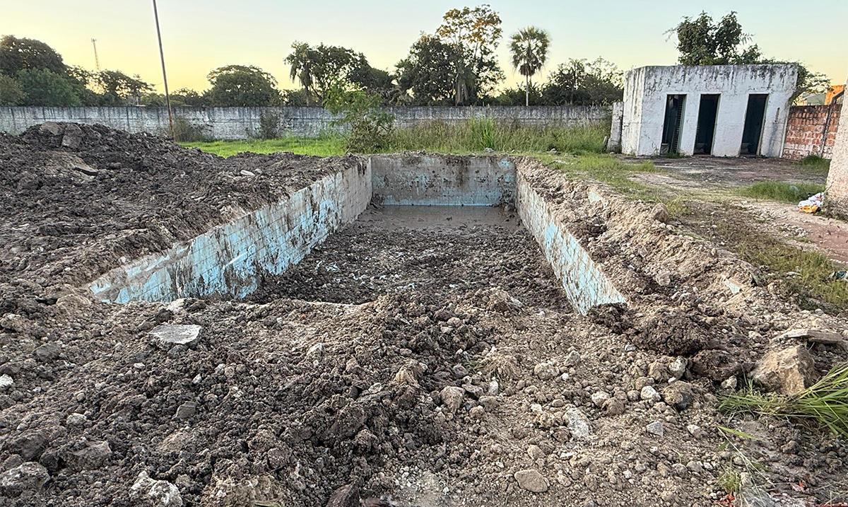 Prefeitura de Ladário inicia recuperação da piscina do CRAS após anos de abandono