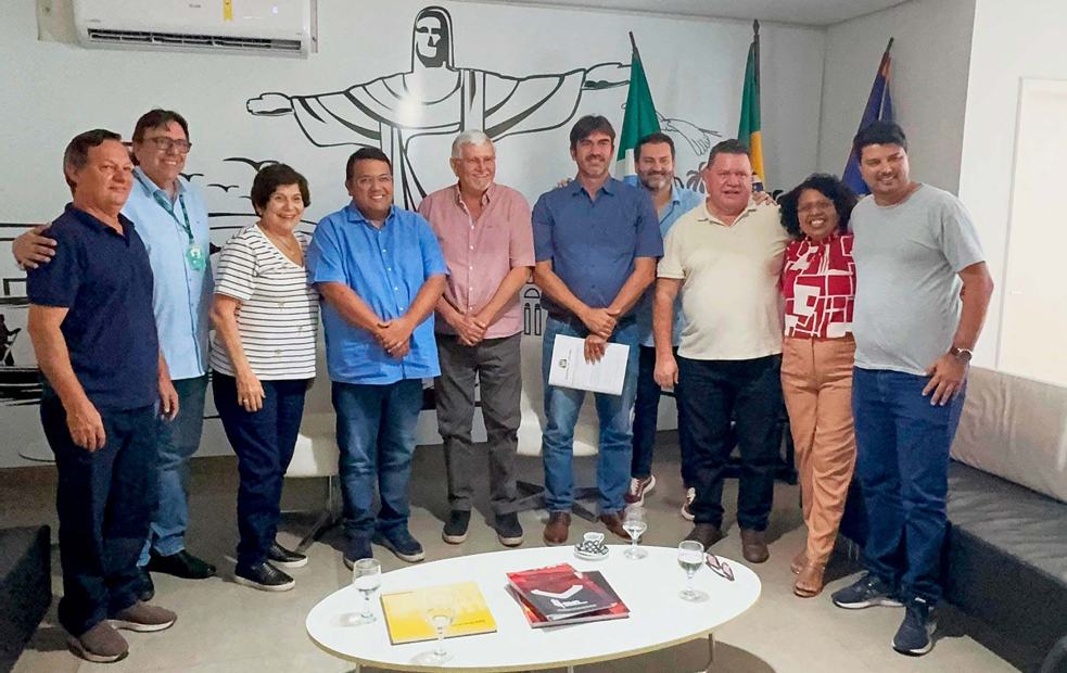 Em reunião com deputado, prefeito discute políticas públicas voltadas à inclusão social