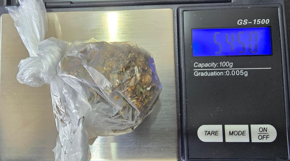 Visitante é flagrada tentando entrar com droga escondida em calça jeans no presídio masculino de Corumbá