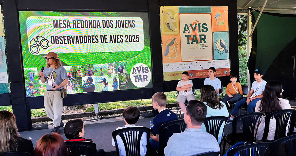 Câmara homenageia Arthur pela participação no programa Avistar 2025