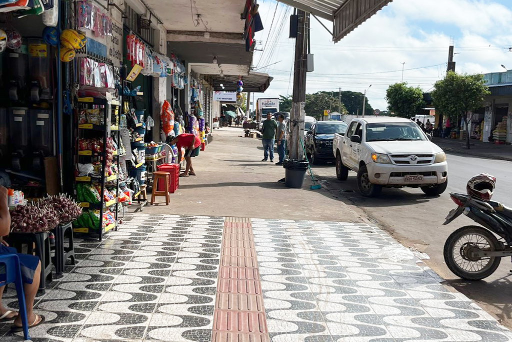 Prefeitura intensifica fiscalização por uso irregular de calçadas em Corumbá